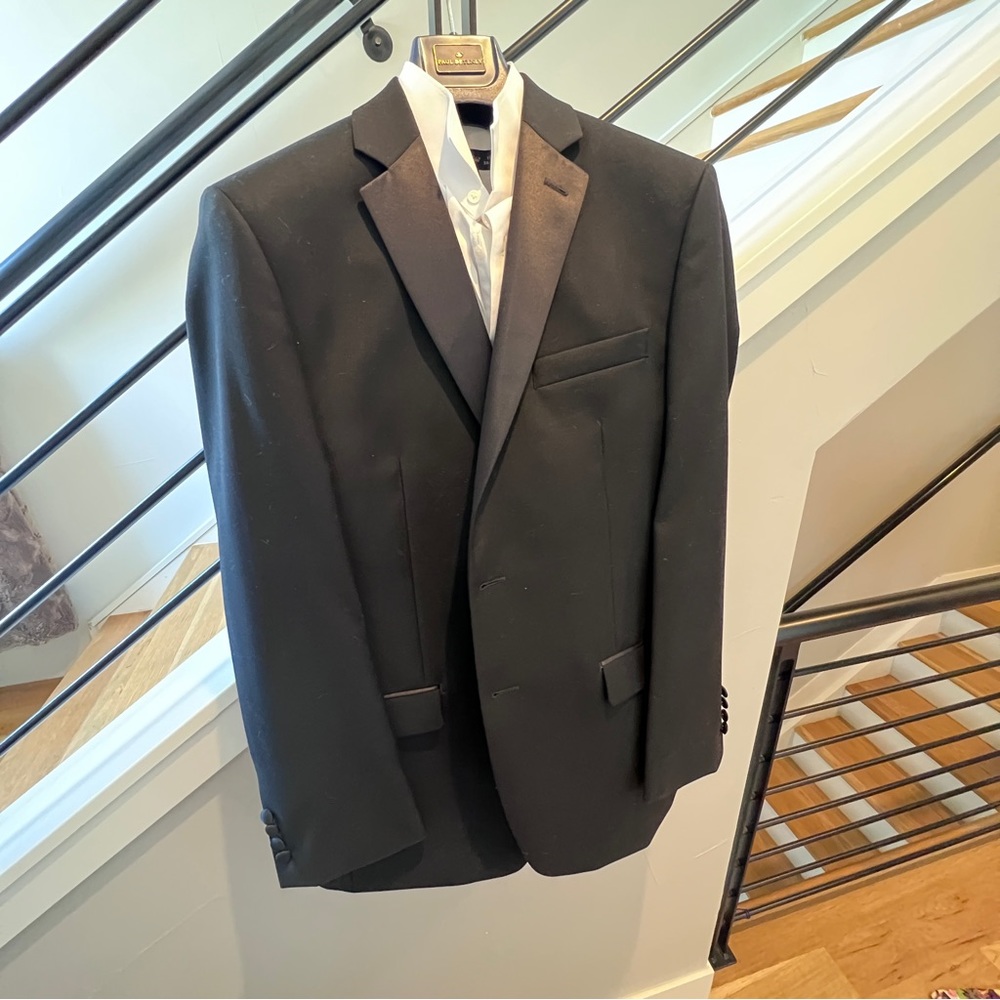 Calvin Klein black tuxedo w satin shawl